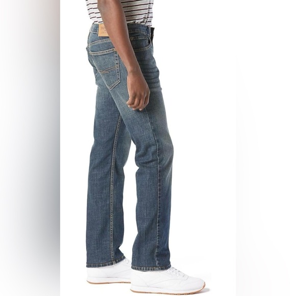 Signature by Levi Strauss Men's Relaxed Fit Jeans 38x32 - Picture 2 of 3